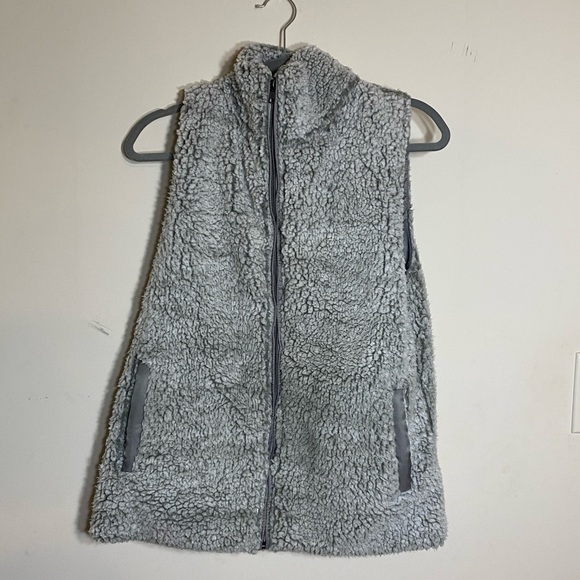 Fuzzy Zip-Up Vest - Picture 5 of 7